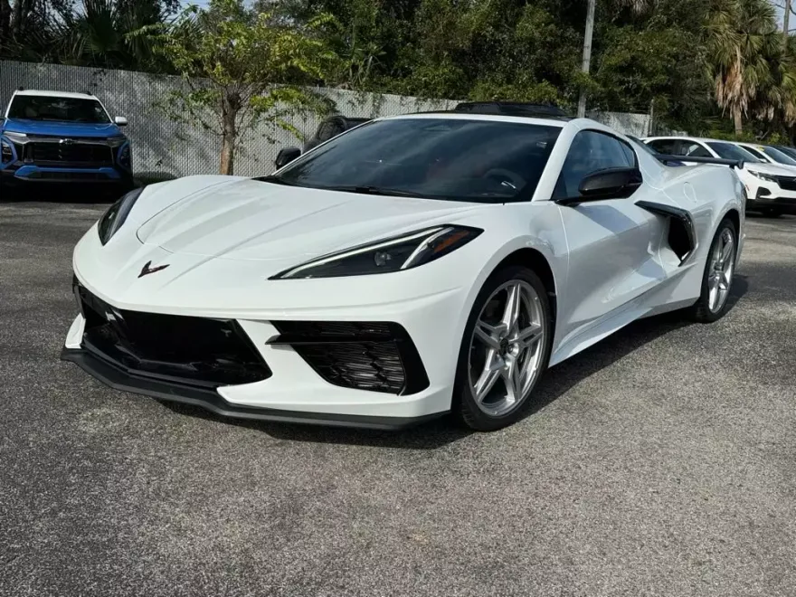 2025 Chevrolet Corvette Stingray 2LT photo 1