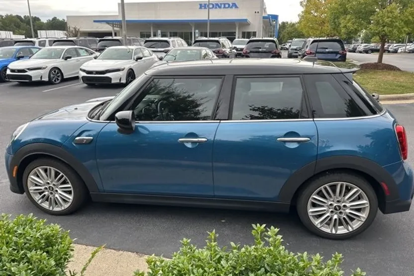 2022 Mini Cooper 4 Door Hardtop S photo 1