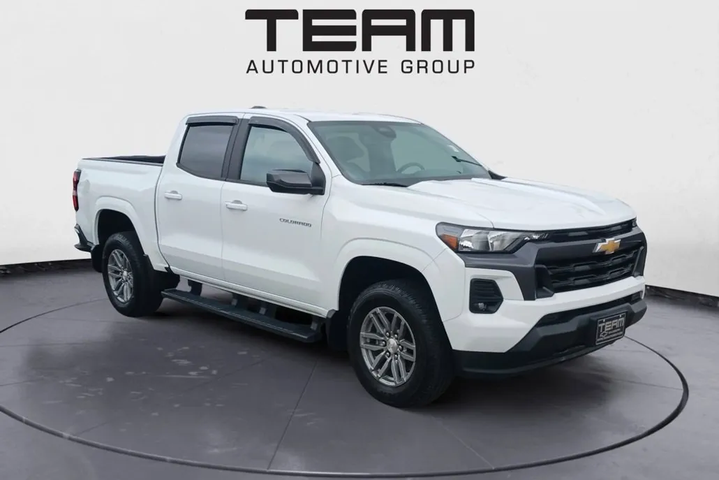2023 Chevrolet Colorado LT photo 1