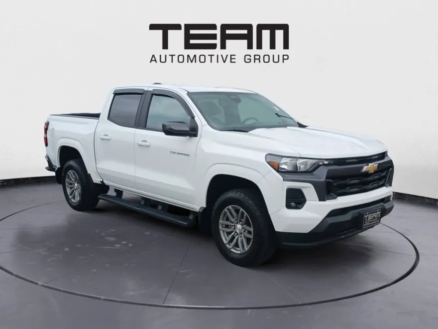 2023 Chevrolet Colorado LT photo 1