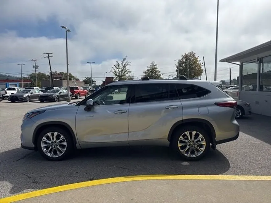 2021 Toyota Highlander Hybrid Limited photo 1