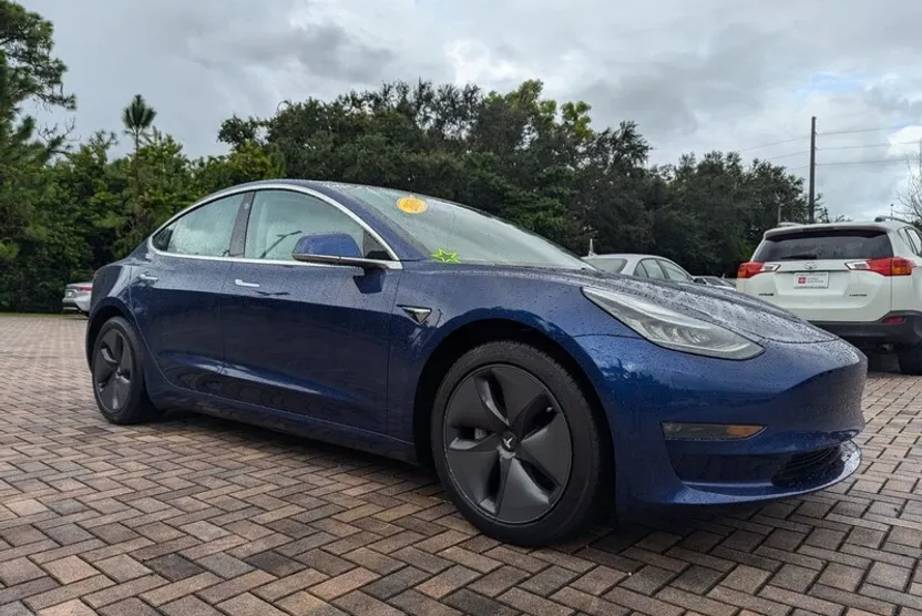 2019 Tesla Model 3 Long Range photo 1