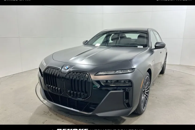 2026 Bmw 750e photo 1