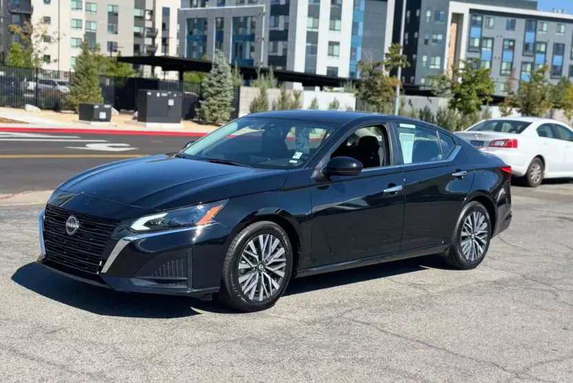 2024 Nissan Altima 2.5 SV photo 1
