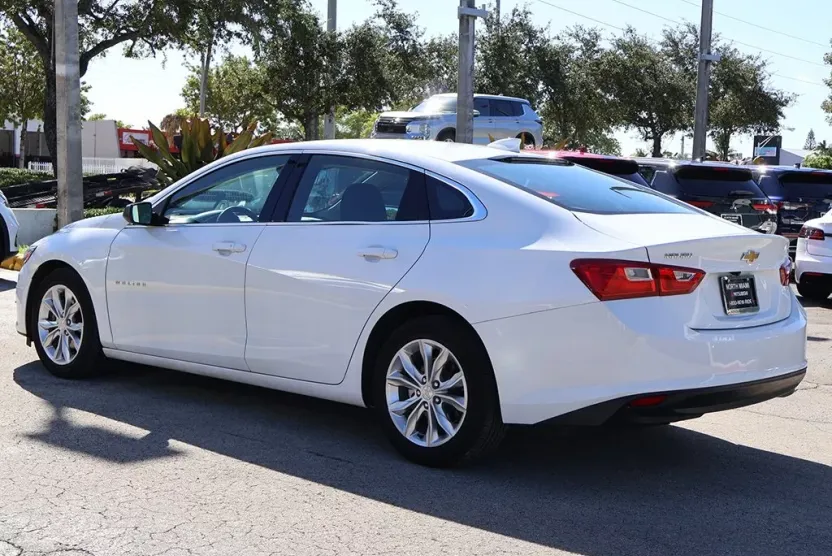 2023 Chevrolet Malibu 1LT photo 1