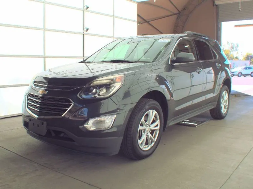 2017 Chevrolet Equinox LT photo 1