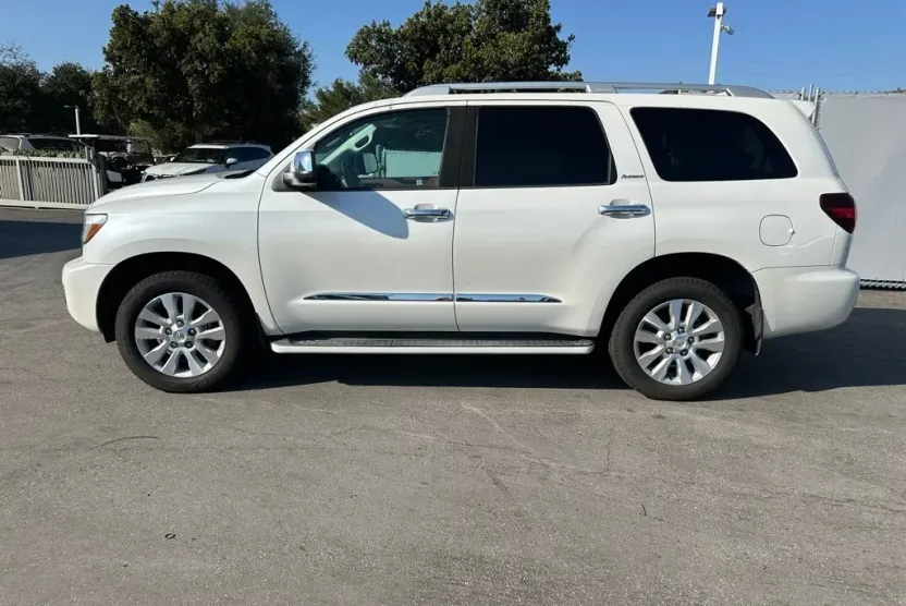 2019 Toyota Sequoia Platinum photo 1