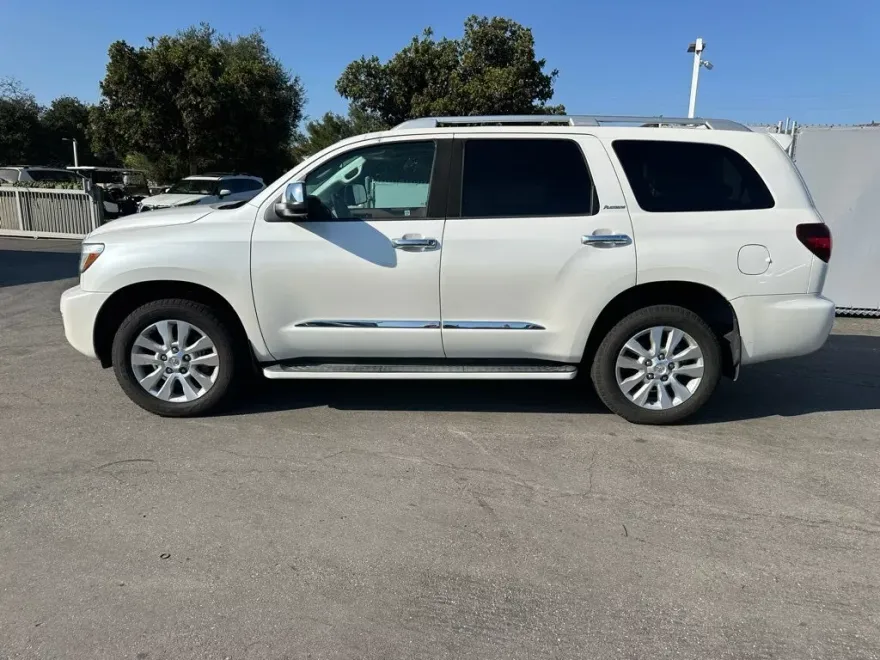 2019 Toyota Sequoia Platinum photo 1