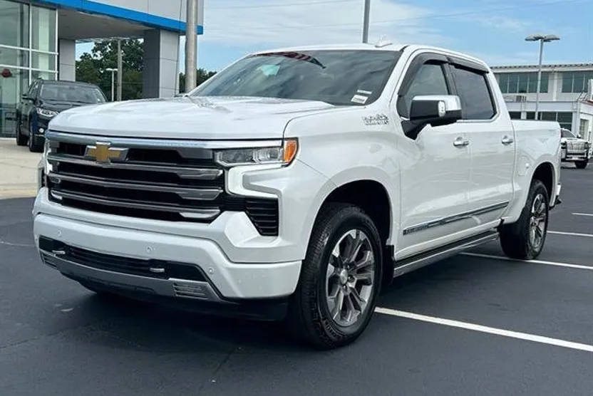 2023 Chevrolet Silverado 1500 High Country photo 1