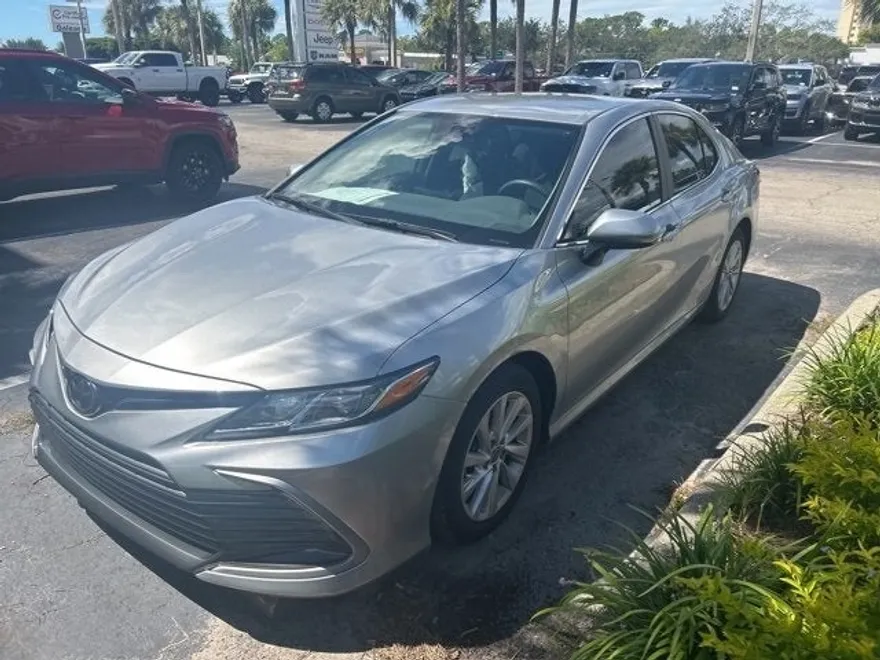 2023 Toyota Camry LE photo 1