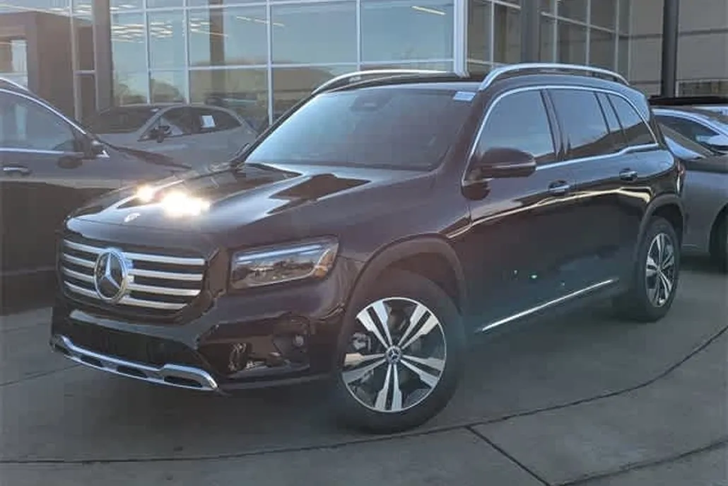 2025 Mercedes Benz GLB 250 photo 1