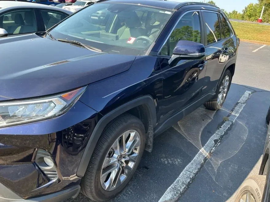 2021 Toyota RAV4 XLE Premium photo 1