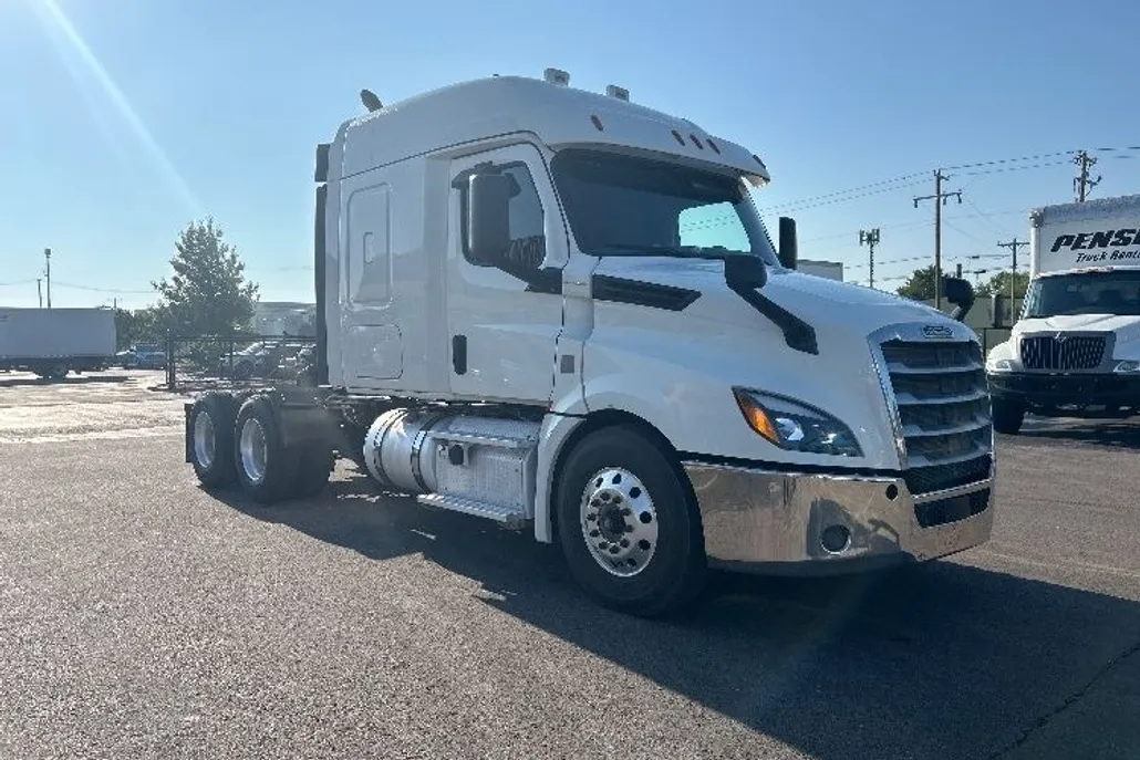 2019 Freightliner Cascadia 126" Sleeper Cab photo 1