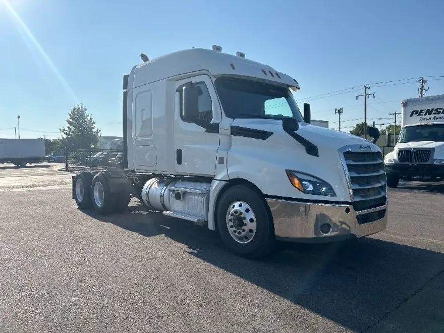 2019 Freightliner Cascadia 126" Sleeper Cab photo 1