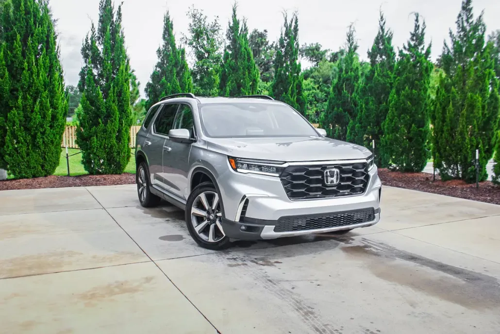 2025 Honda Pilot Touring photo 1