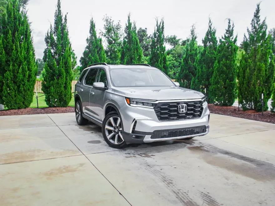 2025 Honda Pilot Touring photo 1