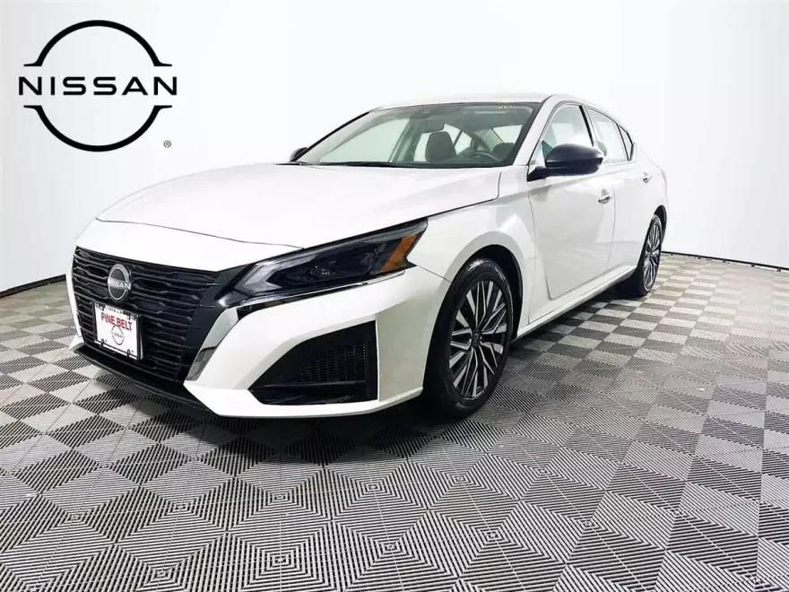 2025 Nissan Altima 2.5 SV photo 1