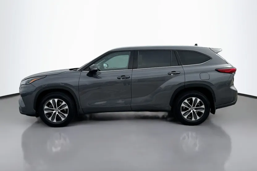 2022 Toyota Highlander XLE photo 1