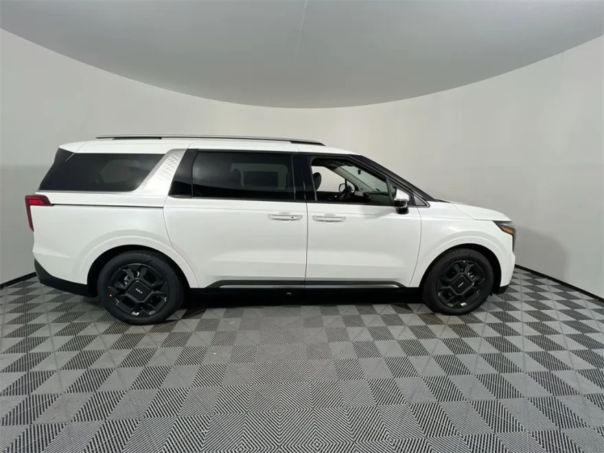 2026 Kia Carnival LX photo 1