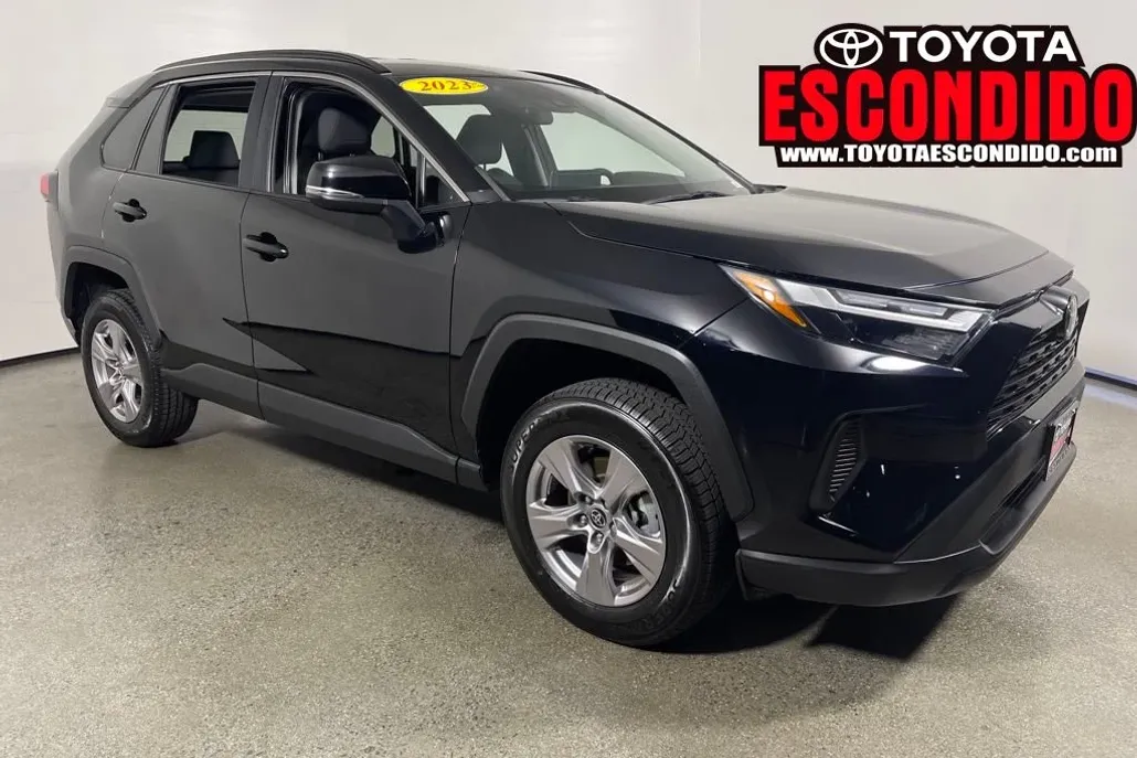 2023 Toyota RAV4 XLE photo 1