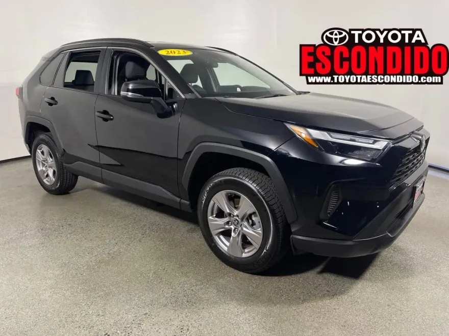 2023 Toyota RAV4 XLE photo 1