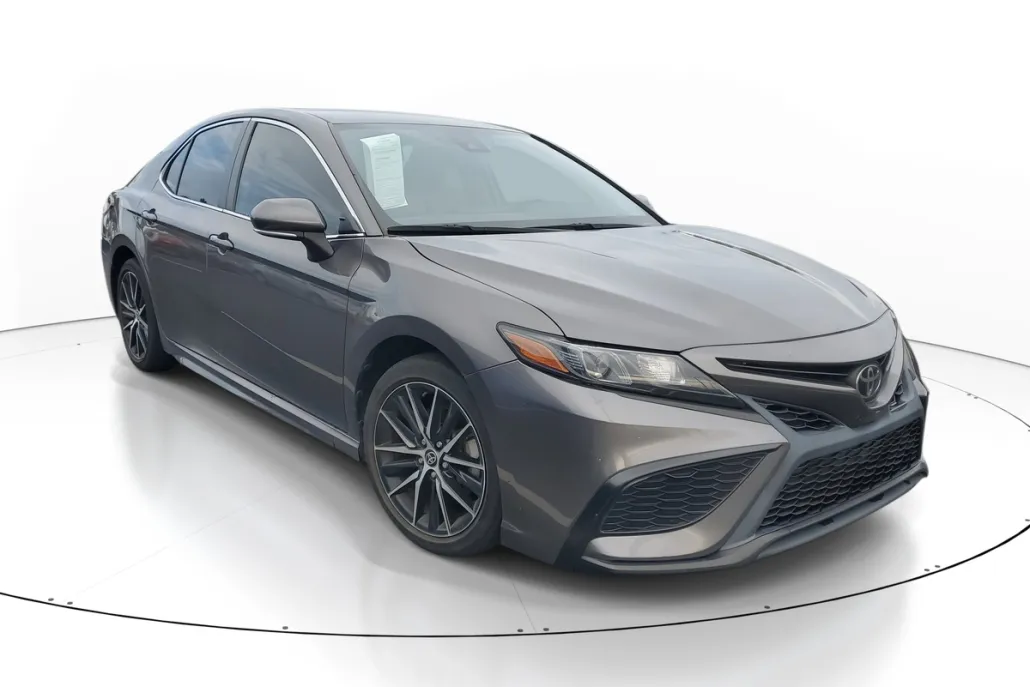 2022 Toyota Camry SE photo 1