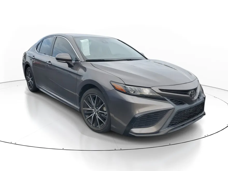 2022 Toyota Camry SE photo 1