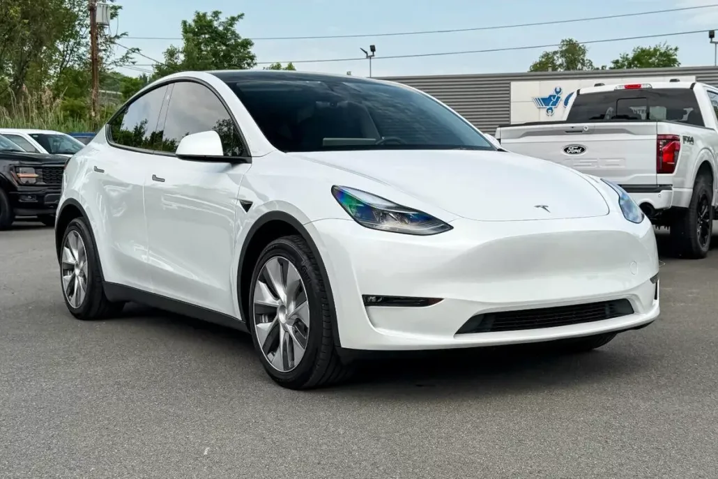 2023 Tesla Model Y Long Range photo 1