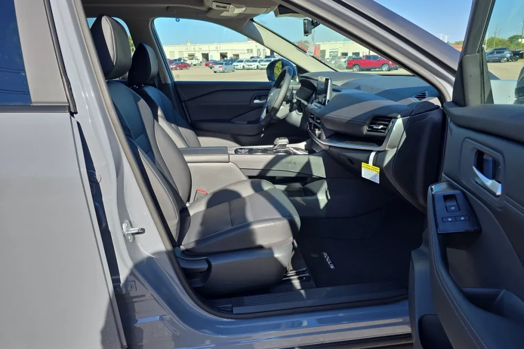2026 Nissan Rogue SV photo 1