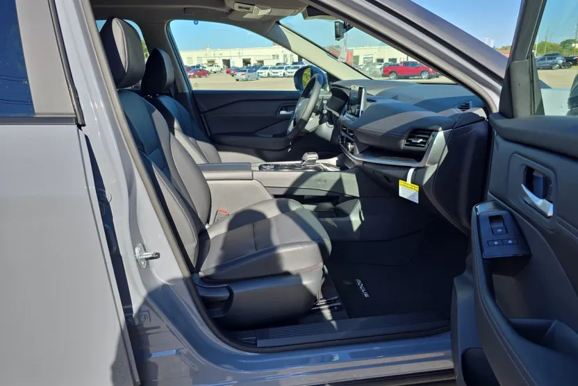 2026 Nissan Rogue SV photo 1