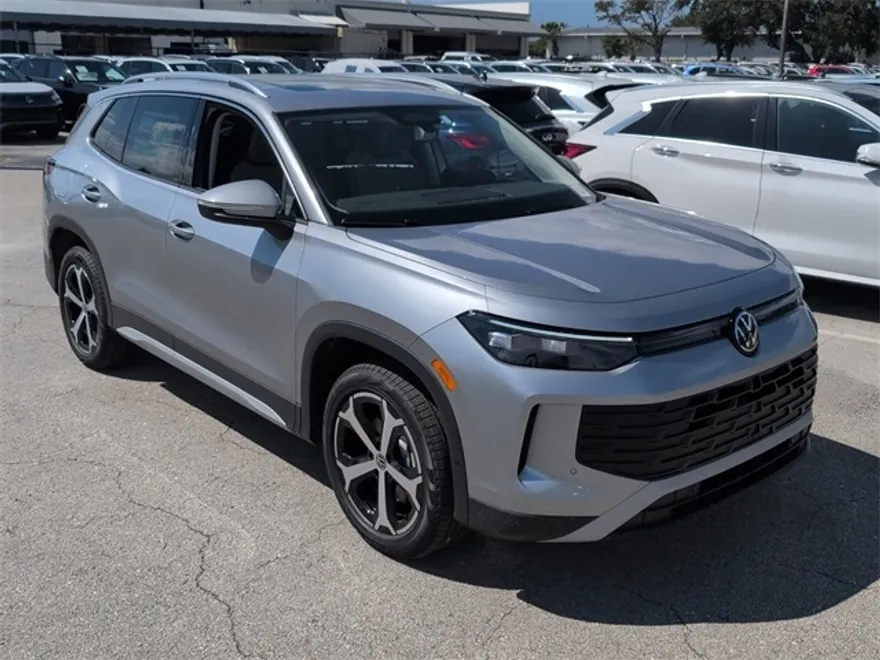2025 Volkswagen Tiguan SE photo 1