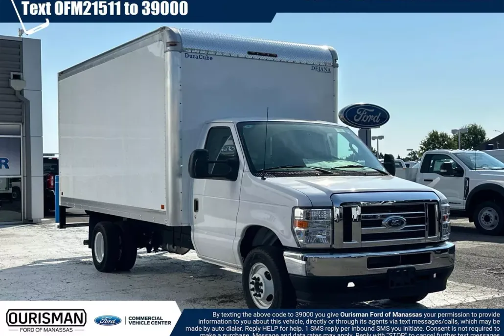 2024 Ford E-450 Cutaway photo 1
