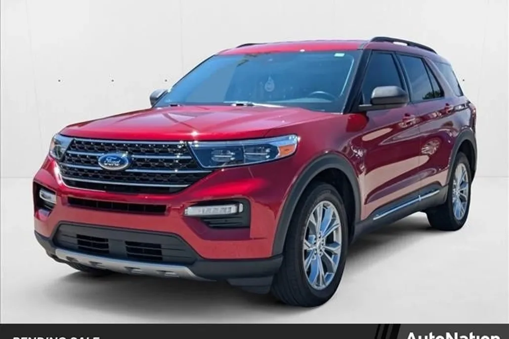 2021 Ford Explorer XLT photo 1
