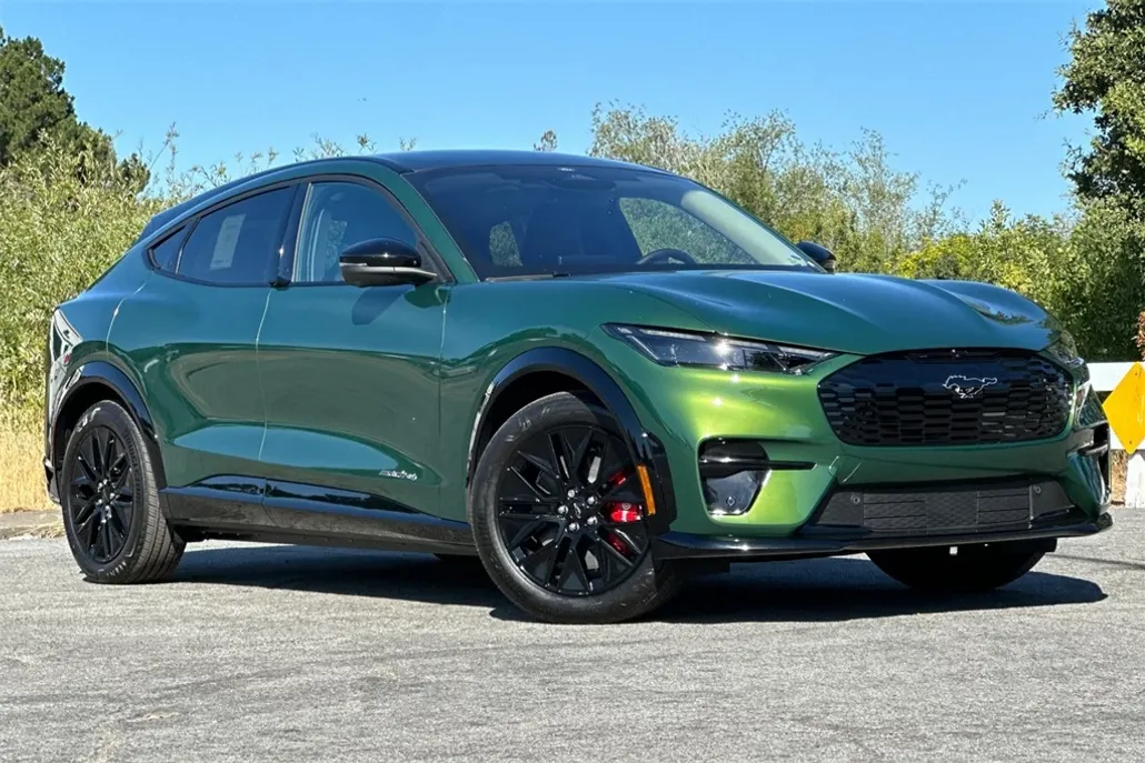 2025 Ford Mustang Mach-E Premium photo 1