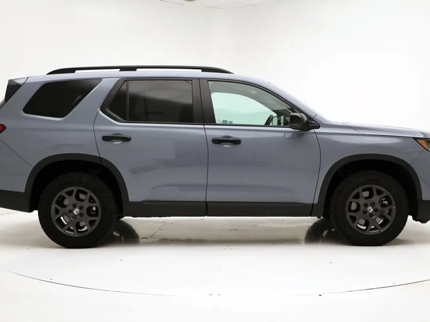 2025 Honda Pilot TrailSport photo 1