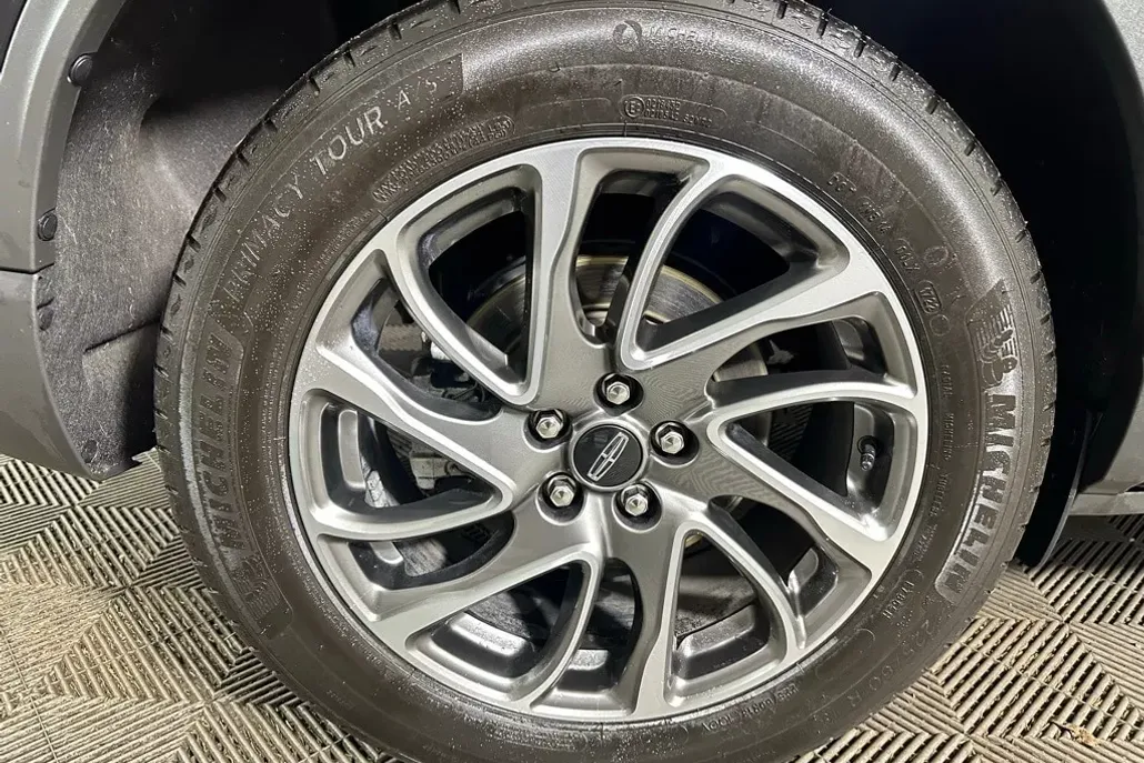 2022 Lincoln Corsair Standard photo 1