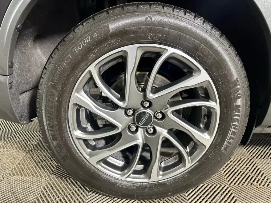2022 Lincoln Corsair Standard photo 1