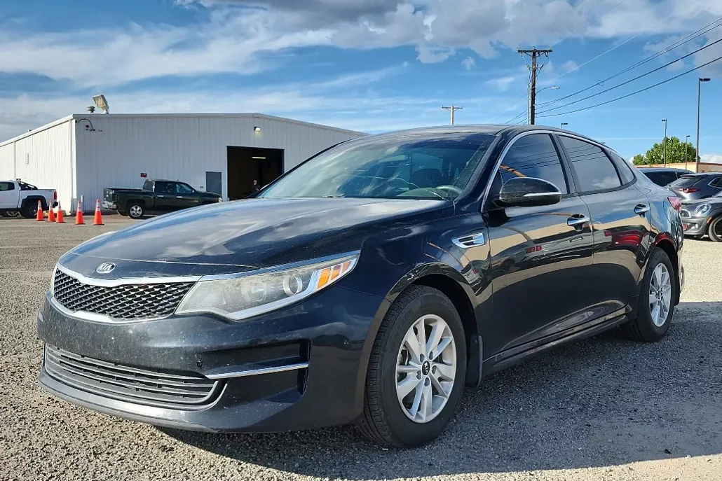 2017 Kia Optima LX photo 1