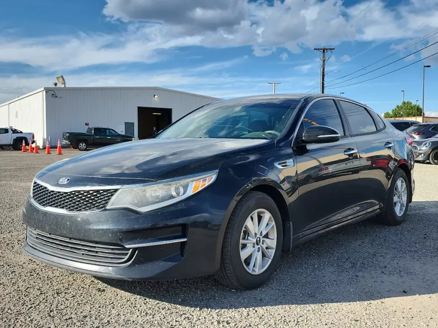 2017 Kia Optima LX photo 1