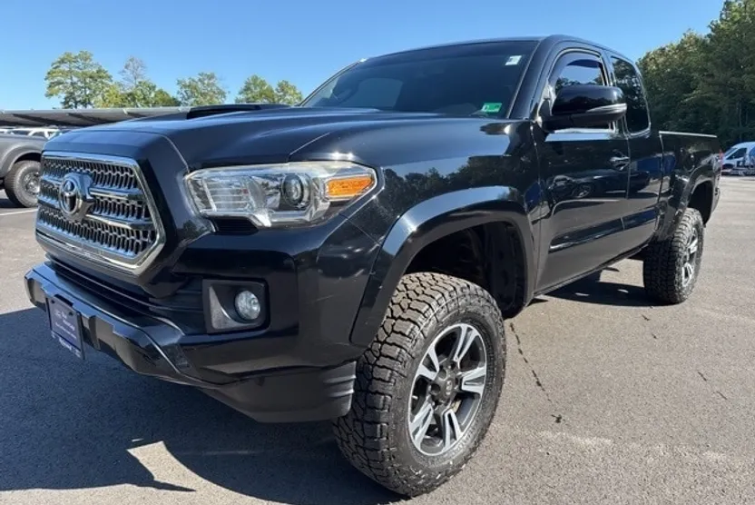 2017 Toyota Tacoma SR5 V6 photo 1