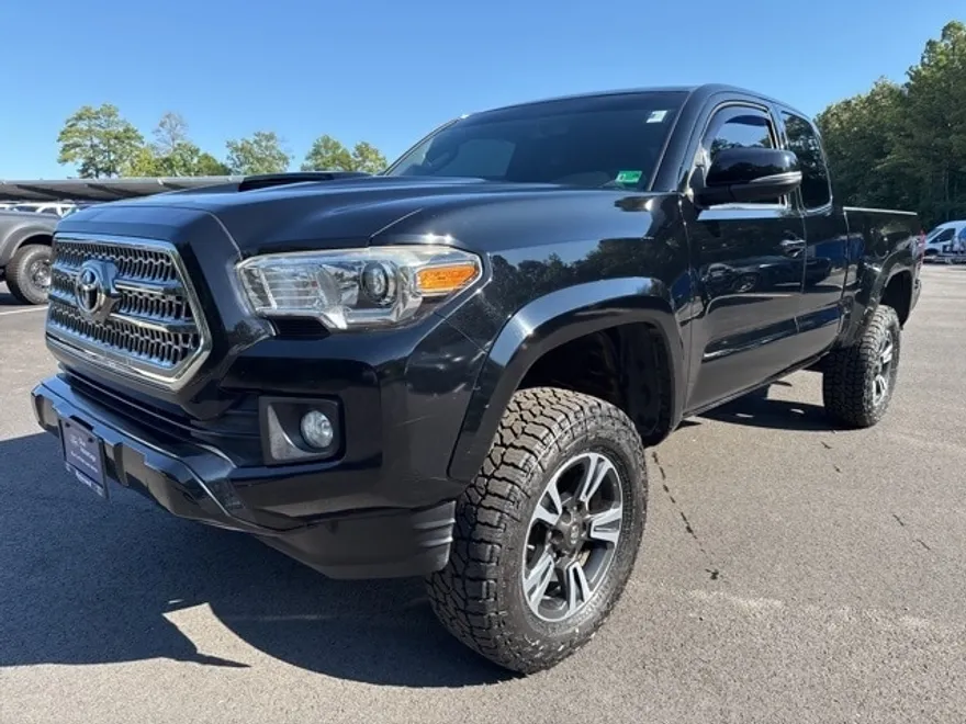 2017 Toyota Tacoma SR5 V6 photo 1