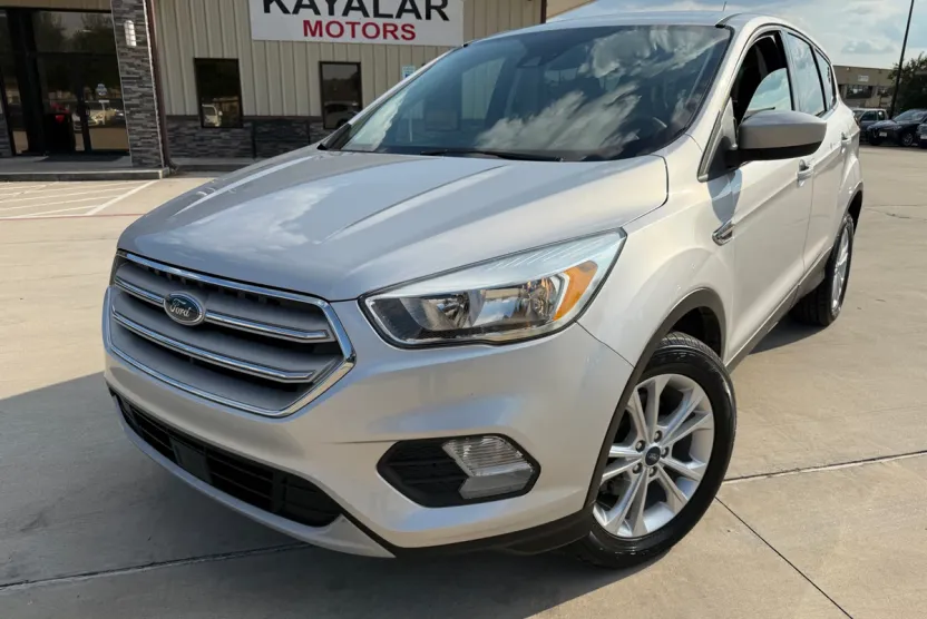 2019 Ford Escape SE photo 1