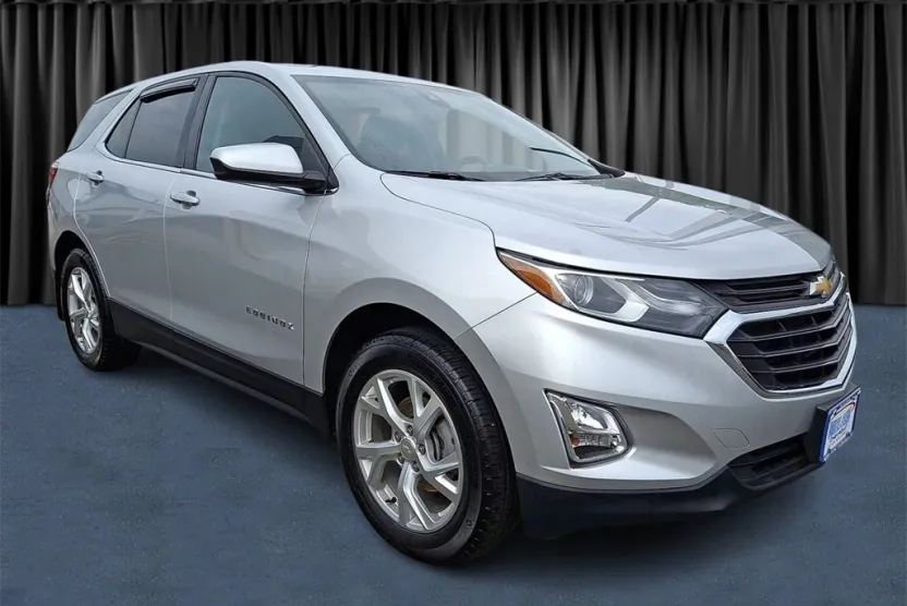 2020 Chevrolet Equinox LT photo 1