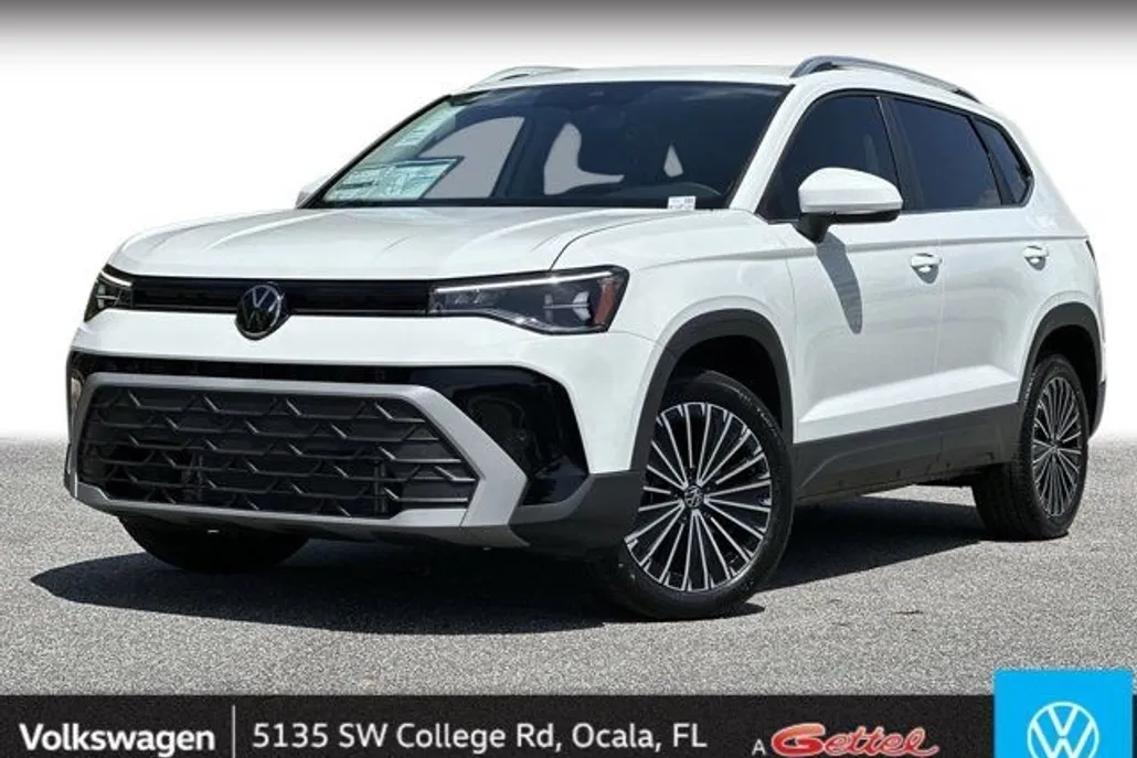 2025 Volkswagen Taos SE photo 1