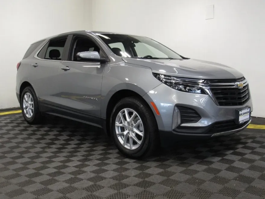2023 Chevrolet Equinox LT photo 1