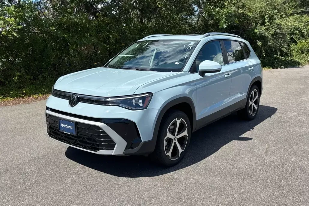 2025 Volkswagen Taos SEL photo 1