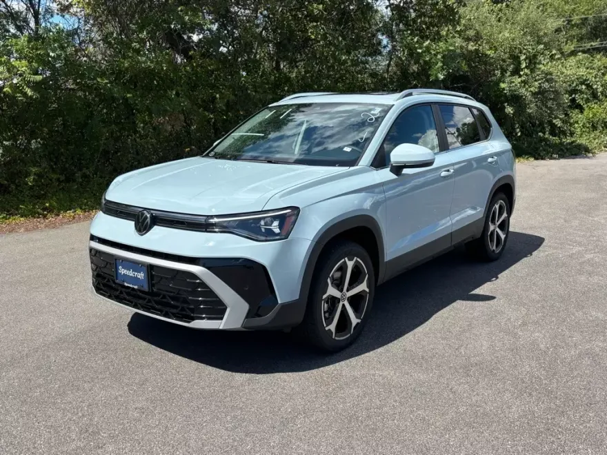 2025 Volkswagen Taos SEL photo 1