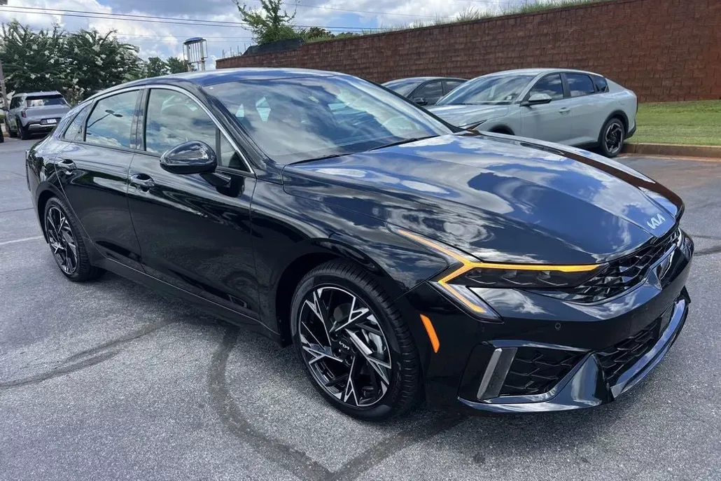 2025 Kia K5 GT-Line photo 1