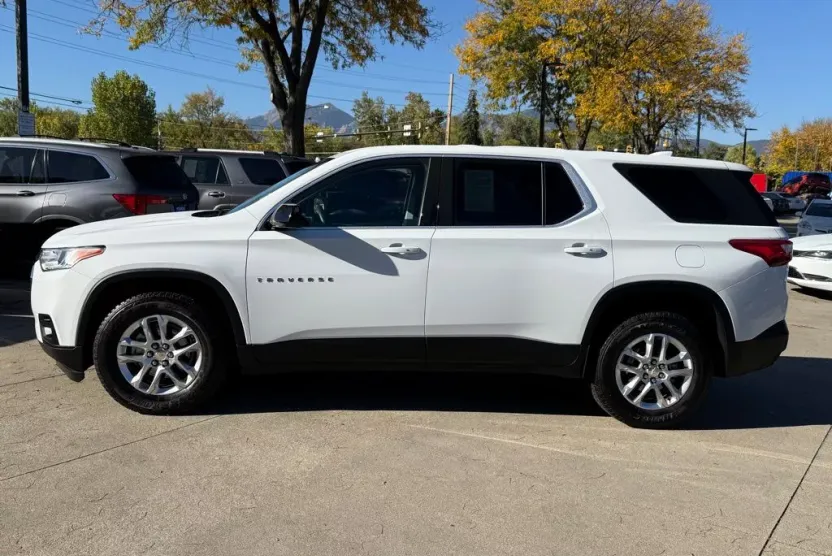 2019 Chevrolet Traverse LS photo 1