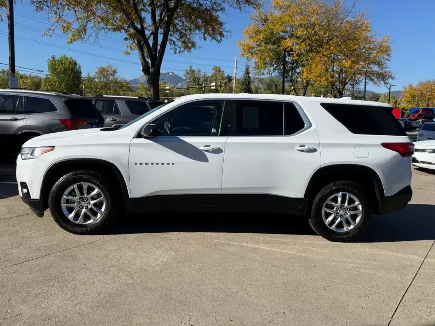2019 Chevrolet Traverse LS photo 1